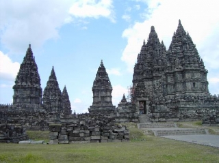 Туристы смогут отдыхать с видом на храмы Индонезии