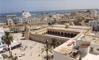 В Тунисе сейчас спокойно и можно недорого отдохнуть