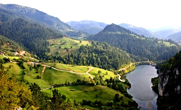 На одной из самых красивых гор Сербии строят отель