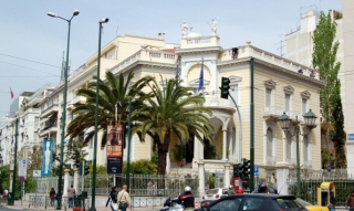 В аэропорту Афин пассажиров ждут древнейшие экспонаты 