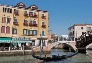 Барам Венеции запрещают работать до ночи