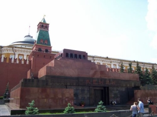 Мавзолей Ленина в Москве закрыли для посещения