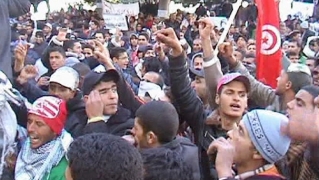 Демонстранты вновь вышли на улицы Туниса