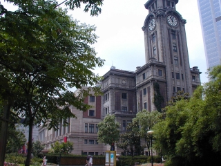 У входа в Художественный музей Шанхая выстроились очереди