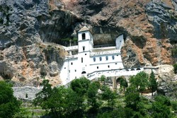 В <a href=/montenegro/>Черногории</a> открыли отель на вершине скалы