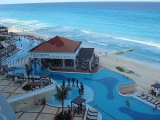 Акулы начали нападать на отдыхающих в Мексике