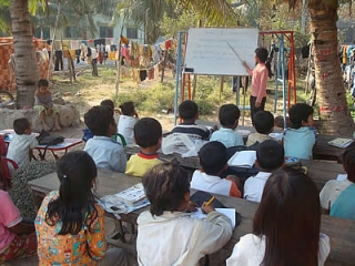 Детские дома Камбоджи пользуются щедростью туристов