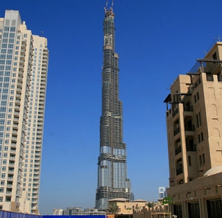 Самое высокое здание Бурдж Дубаи получило премию года