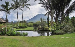 Индонезия борется с последствиями наводнения и вихря