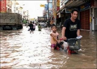 Таиланд помогает пострадавшим и подсчитывает убытки