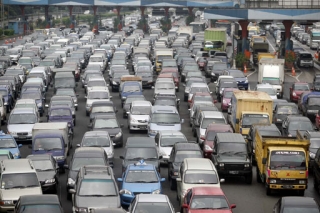 Пробки не делают столицу Индонезии привлекательнее