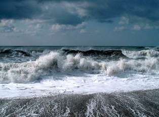 Россиянин утонул во время шторма в Израиле