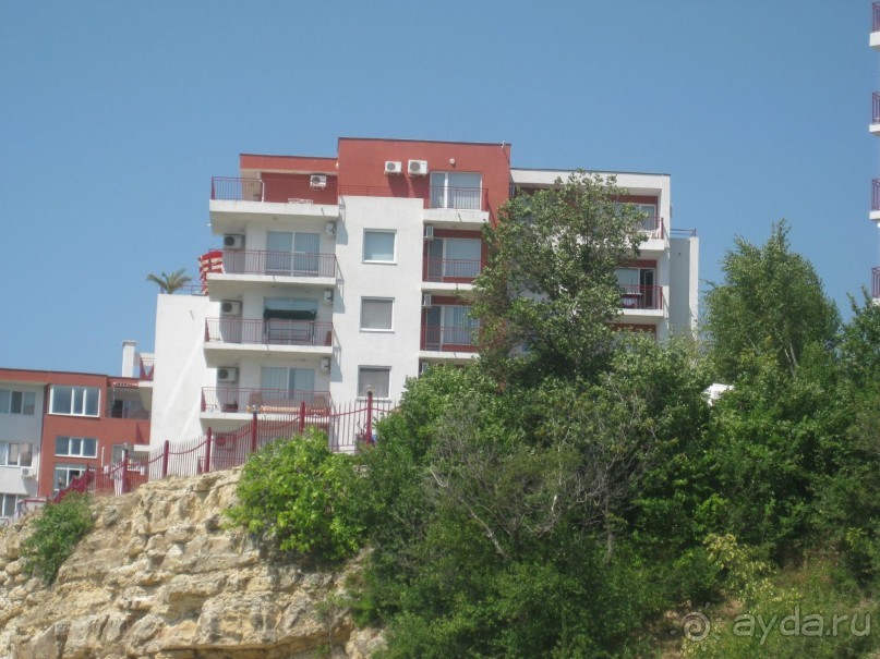 Скала,на которой стоит комплекс Гранд Резорт Форт Нокс