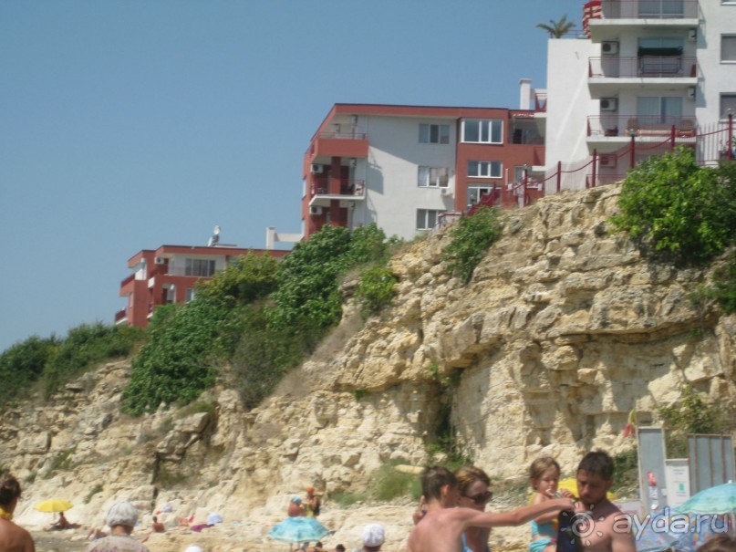 Скала,на которой стоит комплекс Гранд Резорт Форт Нокс