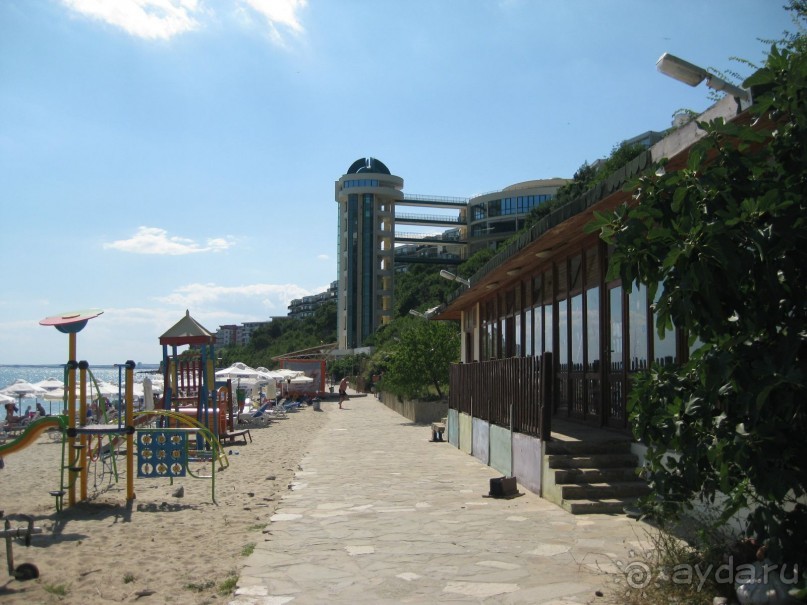 Набережная-вдалеке,на скале,Форт Нокс Гранд Резорт