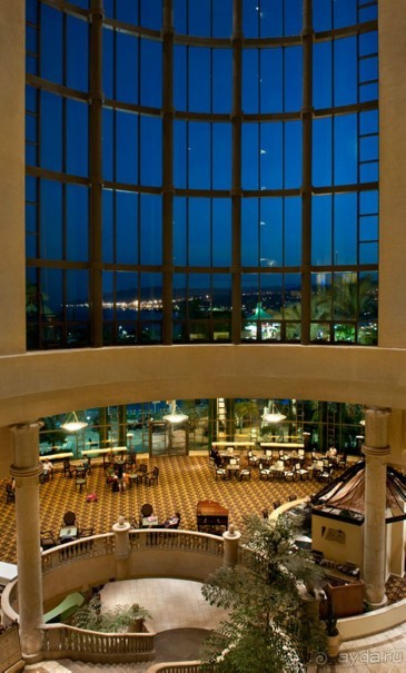 Капитальный ремонт - и отель снова будет великолепен))