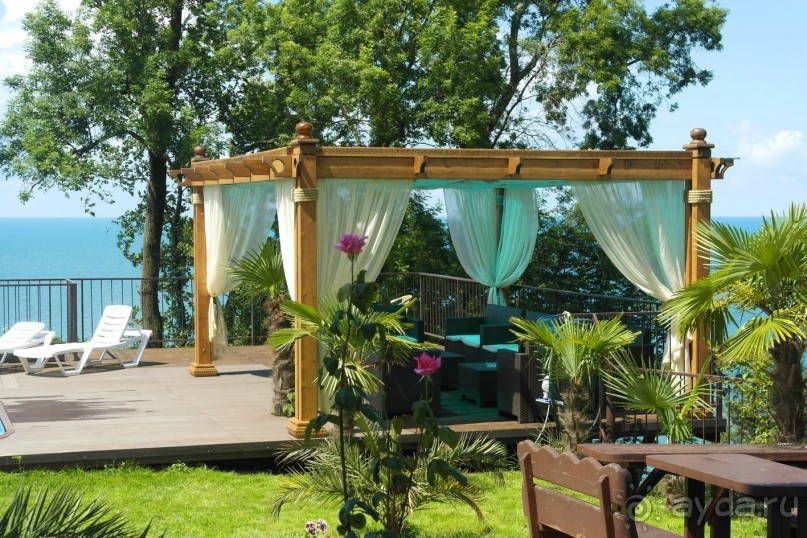 Детский отель на берегу моря, с собственным пляжем, бассейном и детской анимацией, приглашает!  Краснодарский кр. г.Сочи, Лазаревское - Вардане, пер.Огородный, 356 e-mail: sochi-pearl@yandex.ru тел. 8(989)818-78-53 Наш сайт http://sochi-pearl.umi.ru