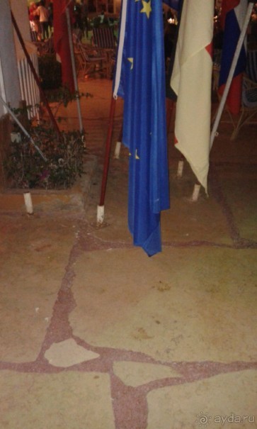 Я бы не рекомендовал отдыхать в этом отеле.