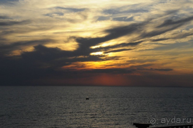 КТО ЗА ЧЕМ ЕДЕТ НА МОРЕ....