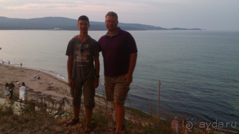 Северный пляж. Виден "Маслен нос", куда на прогулку ходят кораблики из порта.