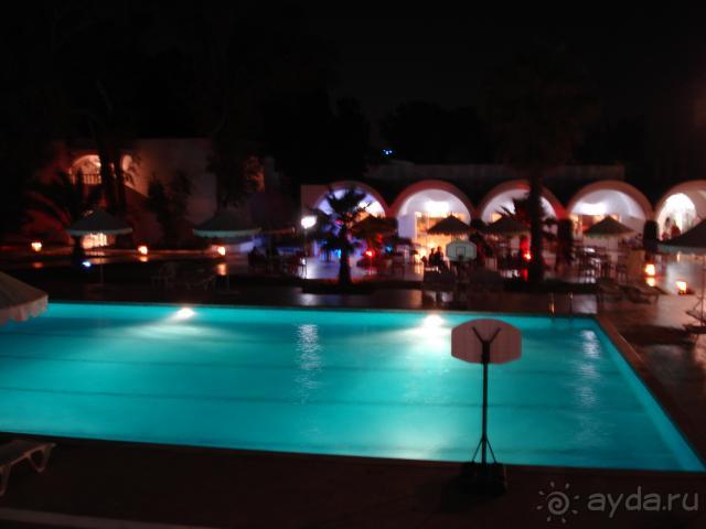 Бассейн вечером
