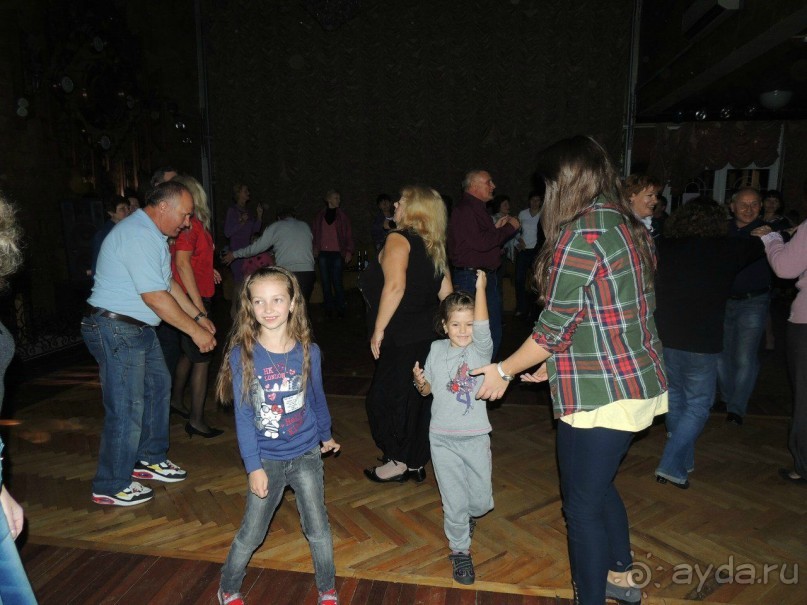 zori.su - кого интересует не только отдых но еще и оздоровление, вам суда)))
а еще свой чистый лечебный пляж! и парк, и соловьи, и вот здорово здесь!!!