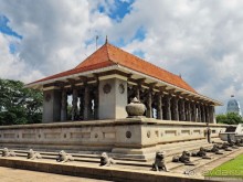 Что у ланкийца под саронгом?