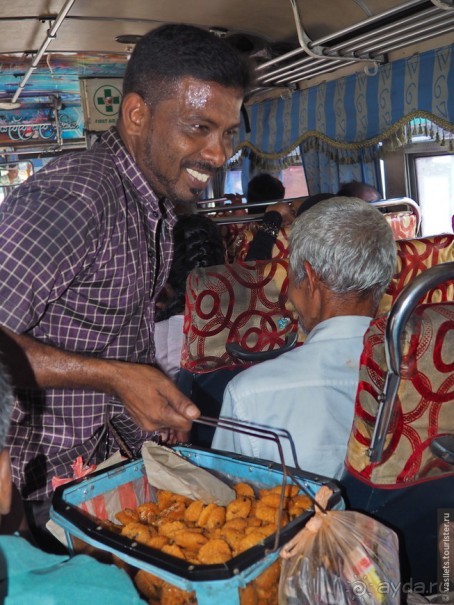 Что у ланкийца под саронгом?