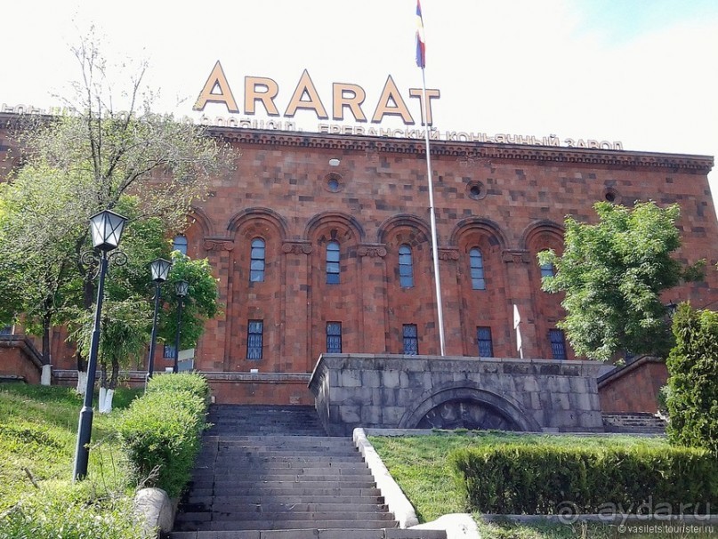 Побывать в Армении и не попробовать армянского коньяка - это невозможно