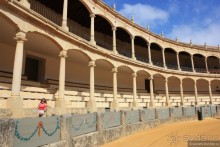 Ронда с разломом, быки и ферия