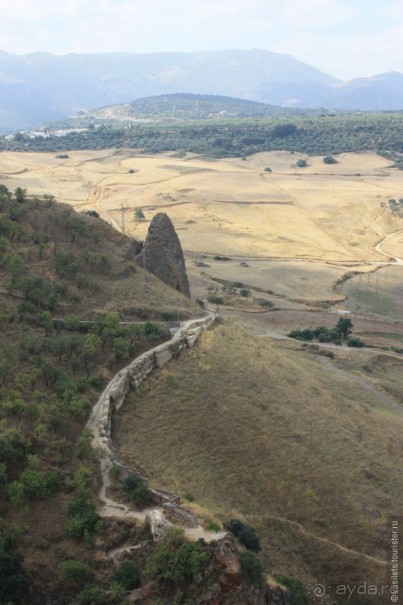 Ронда с разломом, быки и ферия