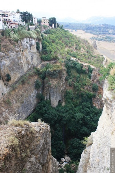 Ронда с разломом, быки и ферия