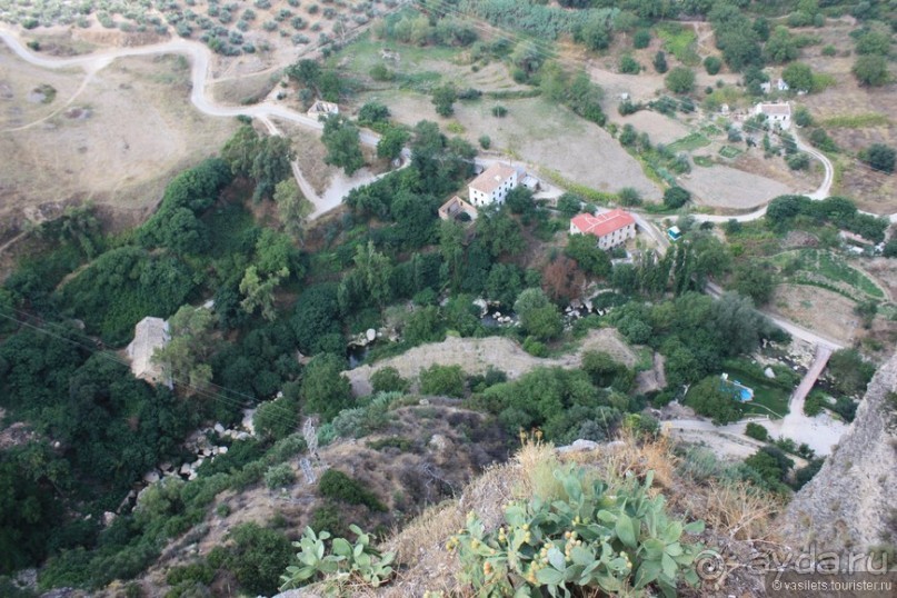 Ронда с разломом, быки и ферия