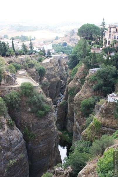 Ронда с разломом, быки и ферия