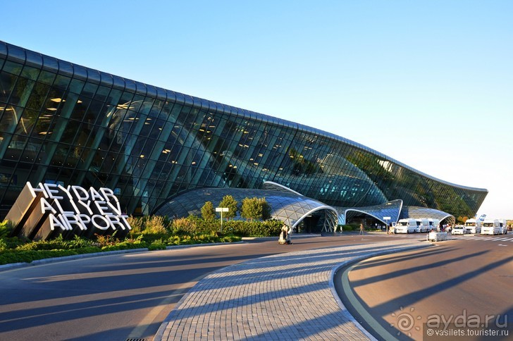 Каждый турист, прилетевший в Баку, хочет побыстрее и подешевле добраться до города