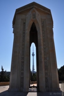 По Баку неспешным шагом