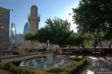 По Баку неспешным шагом