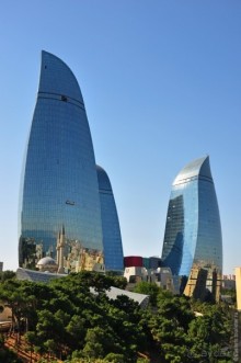 По Баку неспешным шагом