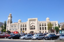 По Баку неспешным шагом