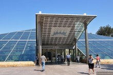 По Баку неспешным шагом