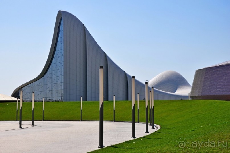 По Баку неспешным шагом