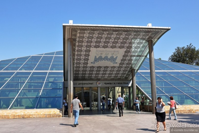 По Баку неспешным шагом