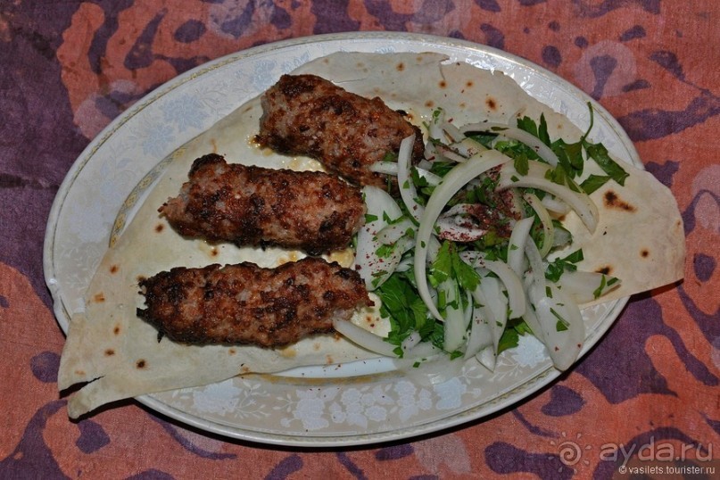 По Баку неспешным шагом