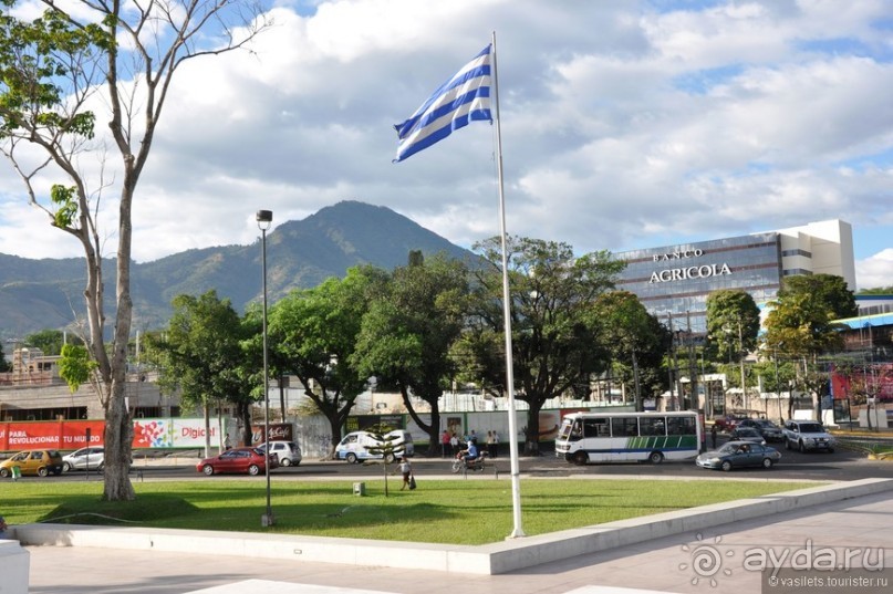 В Сальвадор под конвоем