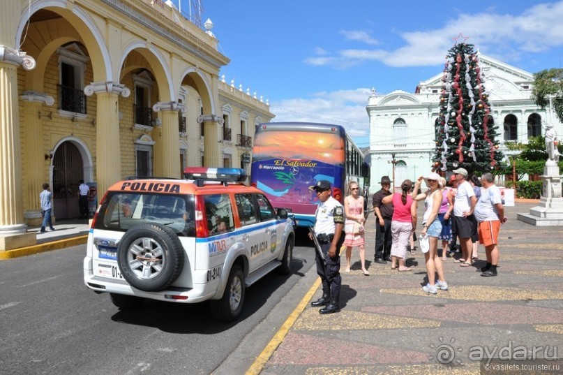 Альбом отзыва "В Сальвадор под конвоем"