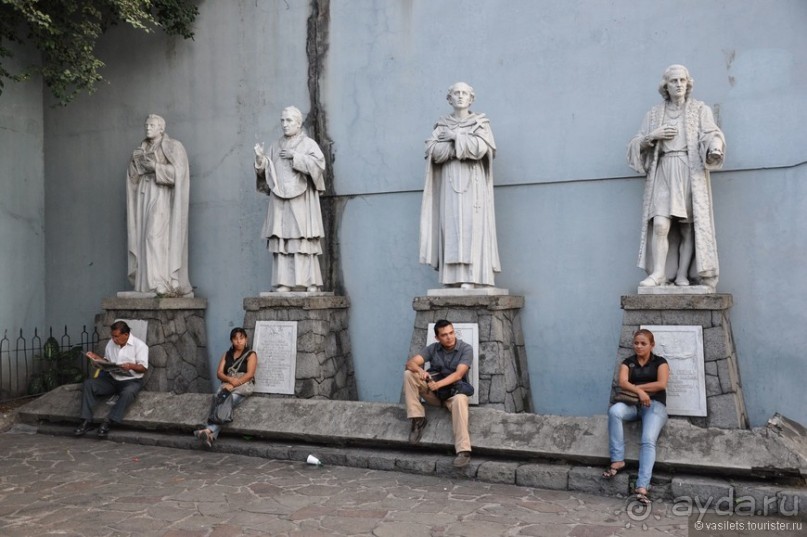В Сальвадор под конвоем