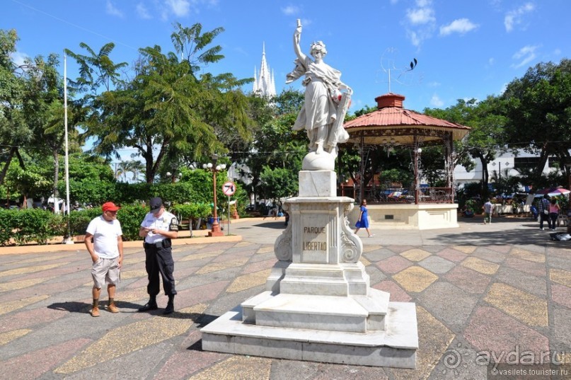 Альбом отзыва "В Сальвадор под конвоем"