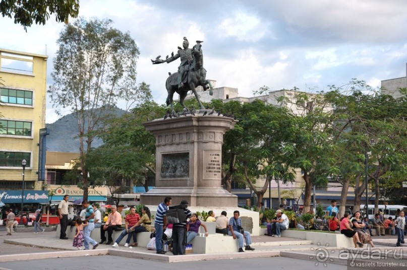 В Сальвадор под конвоем