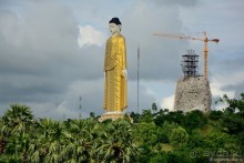 Бирманский небоскреб, храмы-дворцы и лачуги