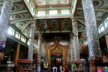 Бирманский небоскреб, храмы-дворцы и лачуги